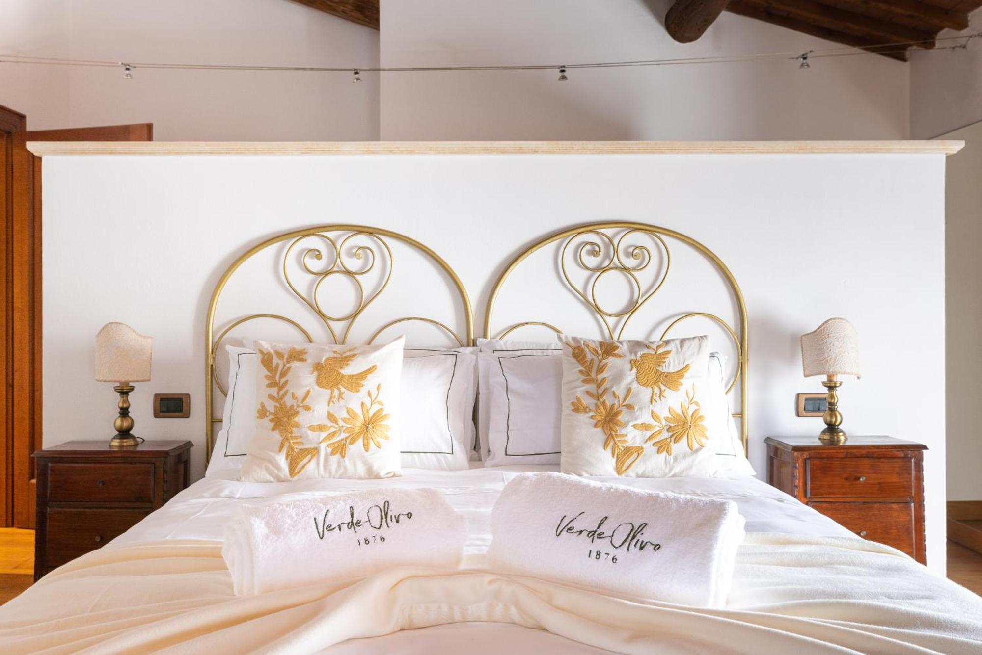 Verdeolivo 1876 - Apartments & Pool Mezzane di Sotto Ngoại thất bức ảnh