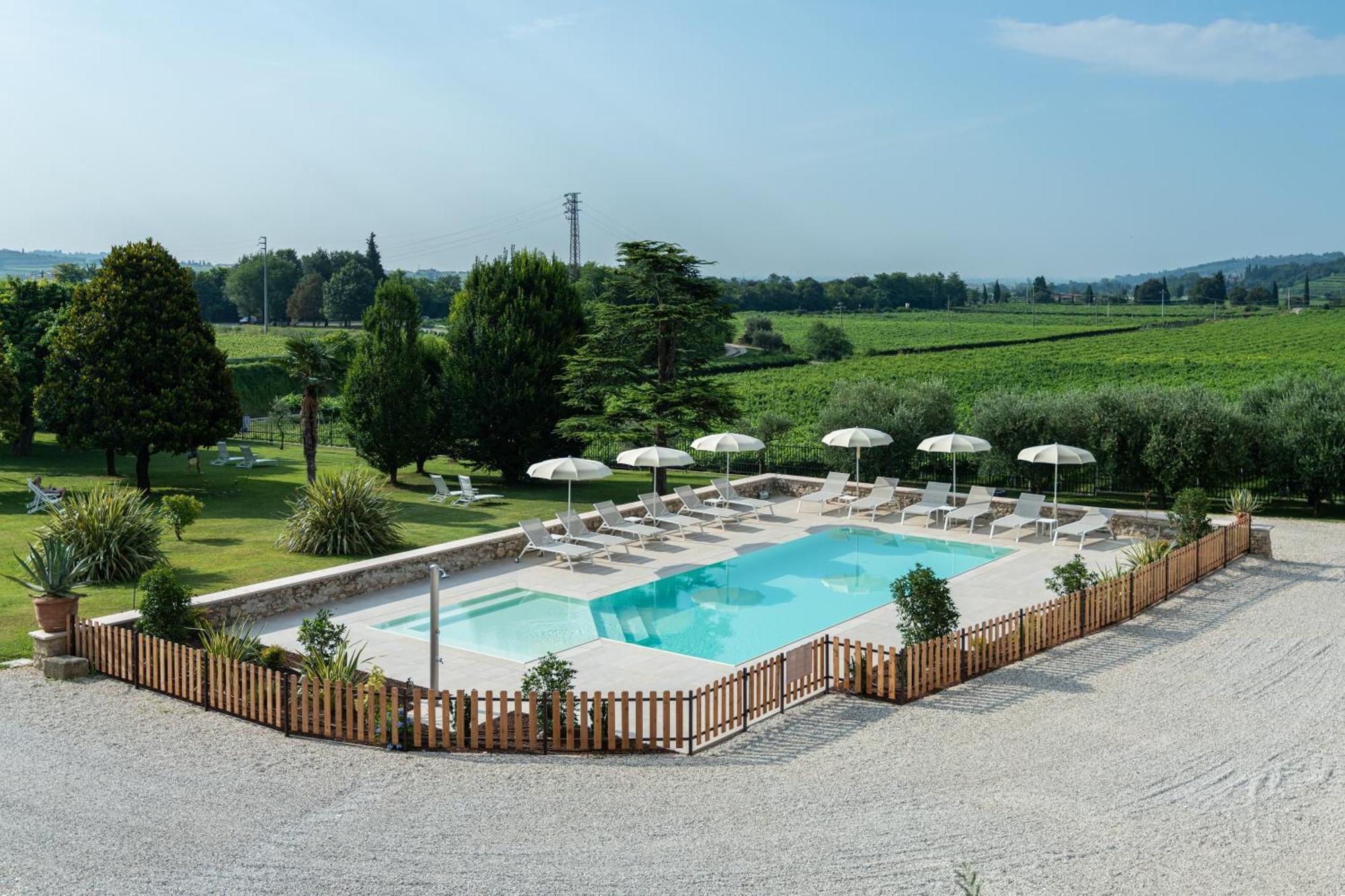 Verdeolivo 1876 - Apartments & Pool Mezzane di Sotto Ngoại thất bức ảnh